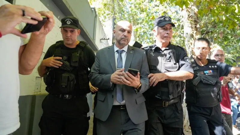 brilloni_con_la_policxa.jpg_674994428