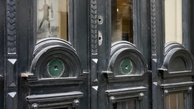 robo_de_herrajes_en_el_circulo_2.jpg_674994428