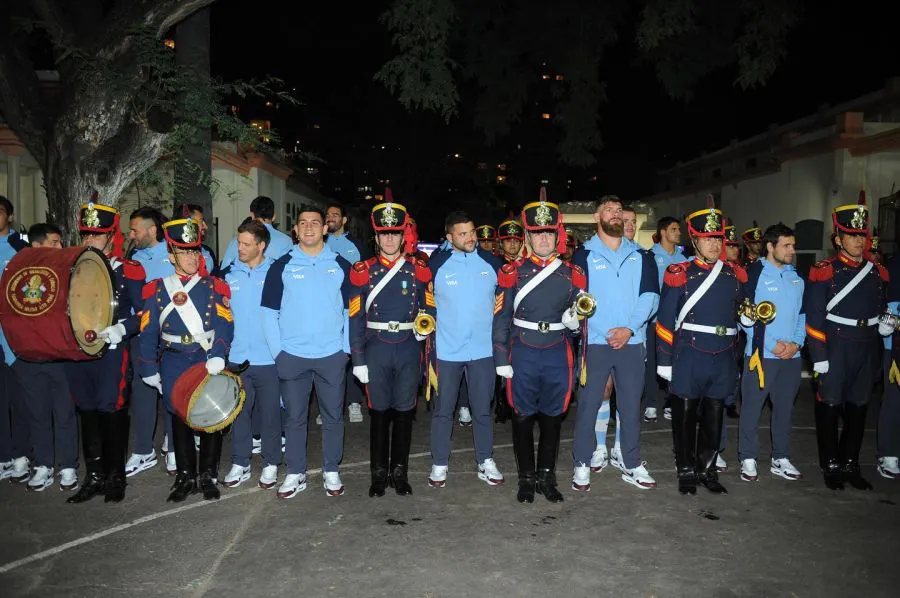 los-pumas-presentaron-una-camiseta-inspirada-en-los-granaderos-1598858