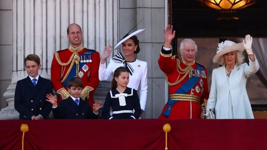 reaparecio-kate-middleton-en-el-desfile-por-el-cumpleanos-de-carlos-iii-1820357