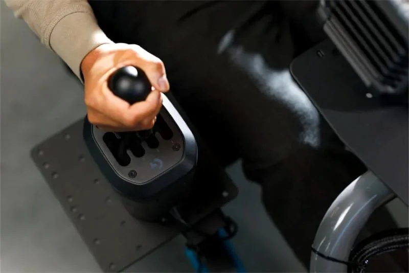 la-nueva-palanca-de-cambios-que-presento-logitech-y-permite-a-una-conduccion-hiperrealista