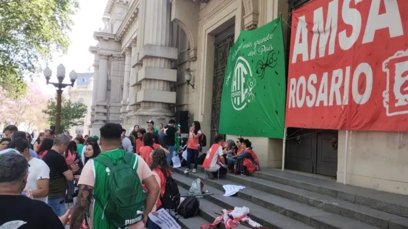 protesta_amsafe_rosario_x5x_crop1703787116114_crop1703787134513.jpeg_1756841869