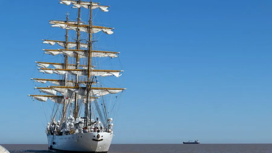 llegada-de-fragata-libertad-al-puerto-de-buenos-aires-20231104-1691018