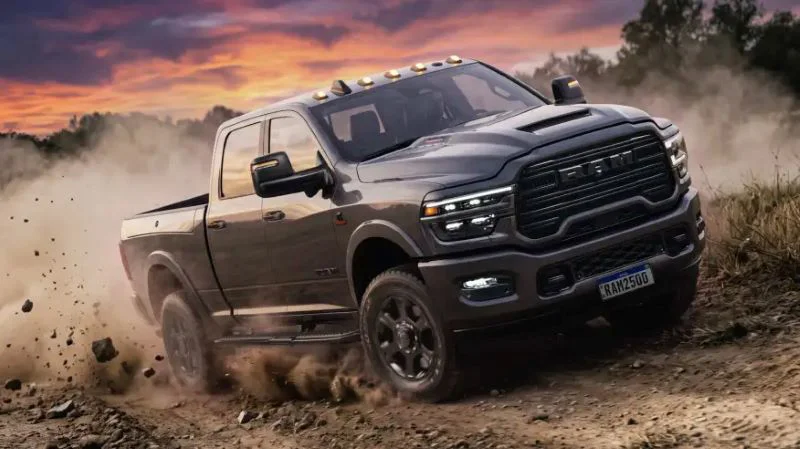 asi-es-la-nueva-ram-2500-laramie-night-edition