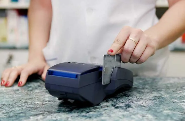 tarjeta-debito-768x506