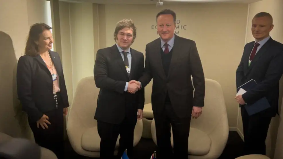 javier-milei-junto-a-david-cameron-1738956