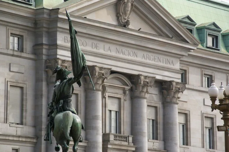 L_5c1a97118e71e_2011.10.17.091501_Banco_NacioEn_Belgrano_Plaza_Mayo_Buenos_Aires