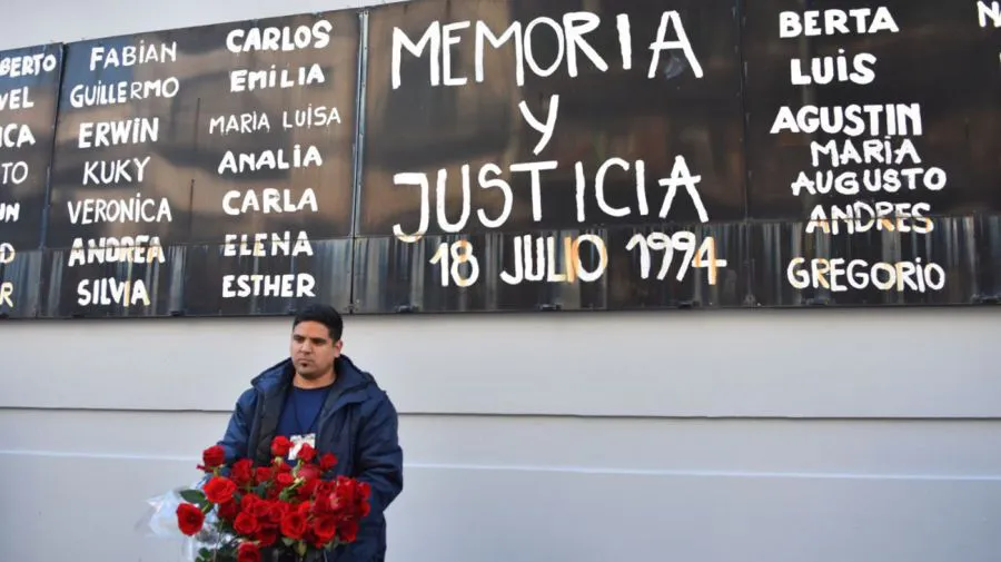 acto-del-30-aniversario-del-atentado-a-la-sede-de-amia-1838019