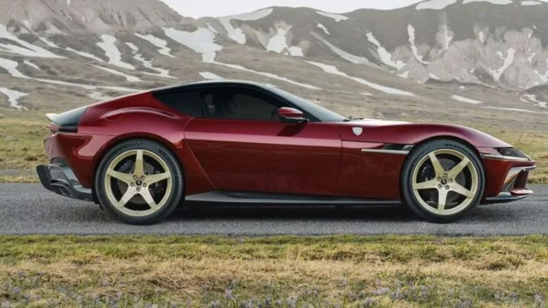 ferrari-presento-el-12cilindri-manuale