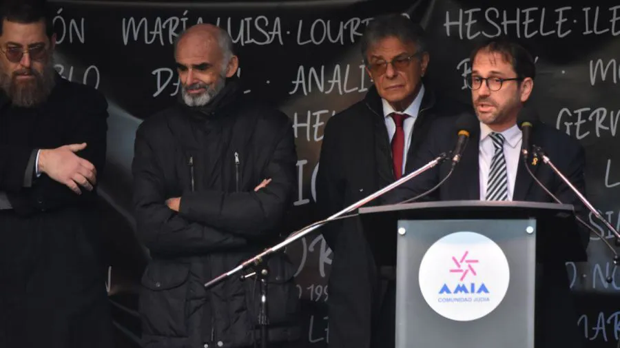 acto-del-30-aniversario-del-atentado-a-la-sede-de-amia-1837979