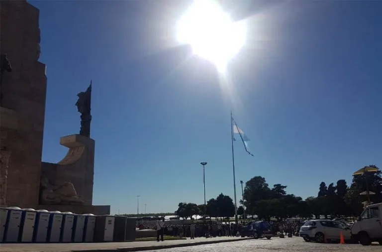 monumentooo-768x506