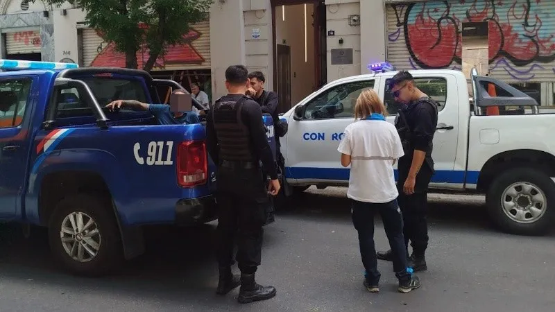 cuidacoche_detenido_en_paseo_del_siglo