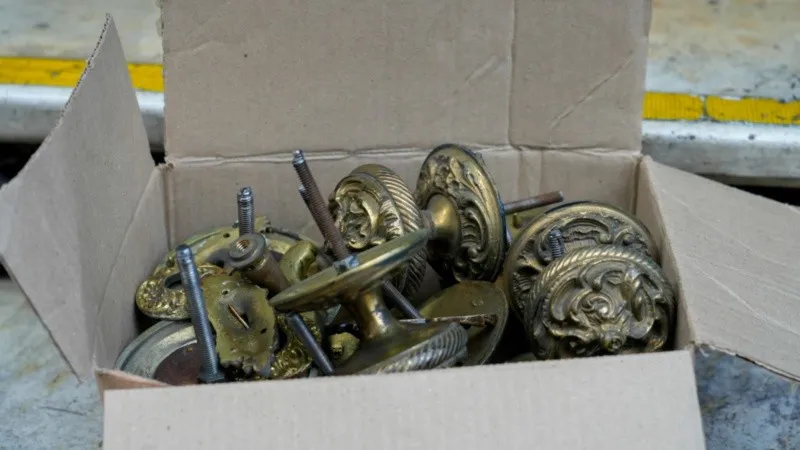 robo_de_herrajhes_en_el_circulo_3.jpg_674994428