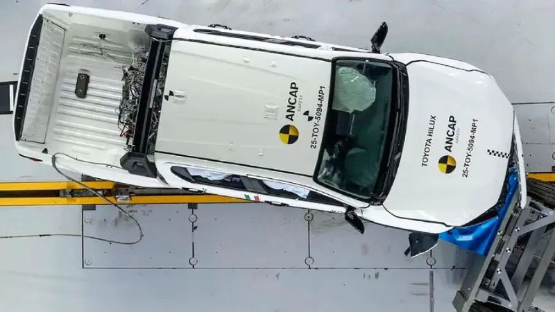 toyota-hilux-crash-test 2