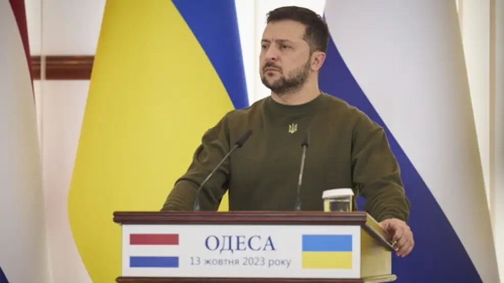 el-presidente-ucraniano-volodimirzelenski-echo-al-jefe-de-las-fuerzas-armadas-de-ucrania-1753090 (1)