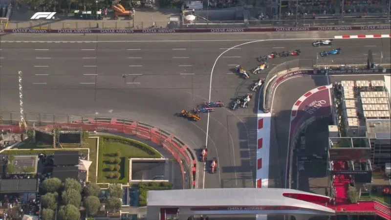 colapinto-se-paso-en-la-frena-y-toco-a-gasly-en-baku-f1