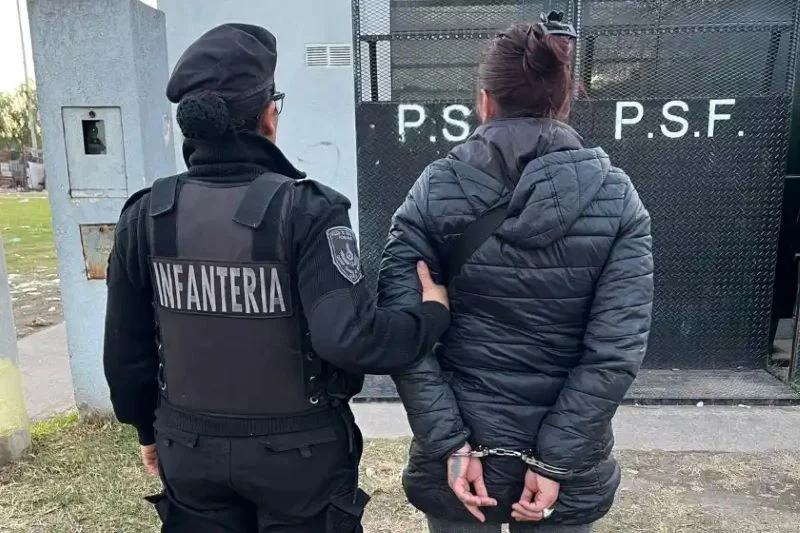 detenida_tijeras