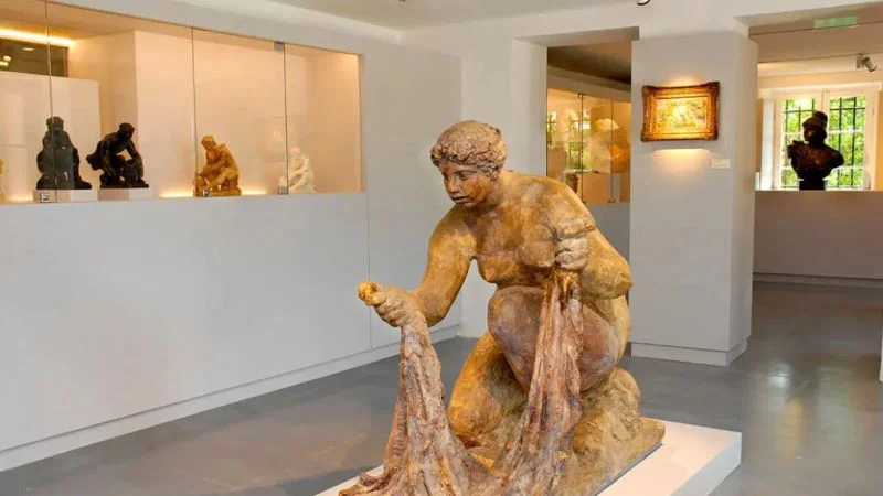 sala-esculturas-museo-renoir_97