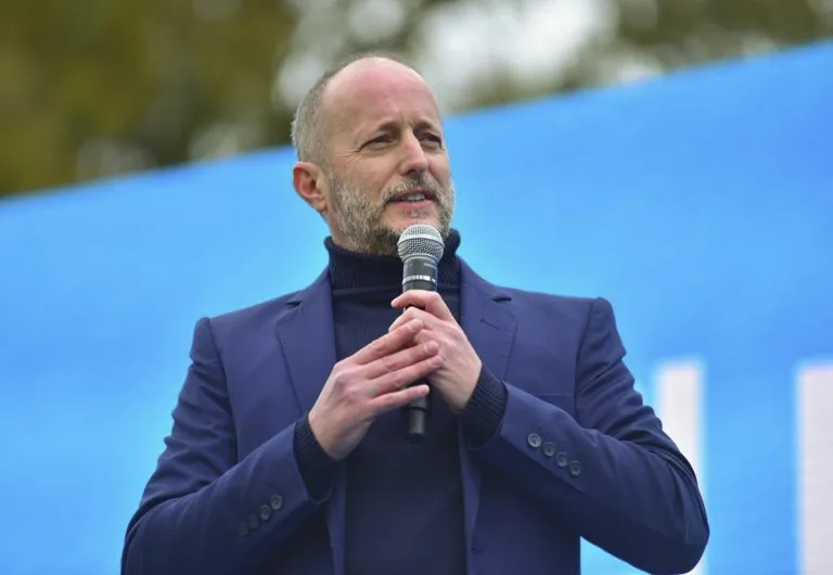 cd68c4d55dd9501f0290e1afaf63c32e_M