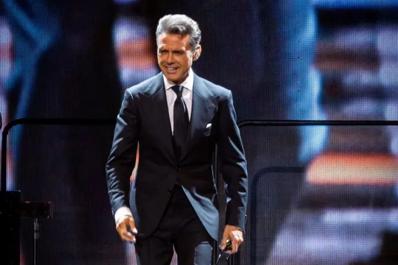 luis-miguel-buenos-aires-arg-2023-billboard-espanol-1548