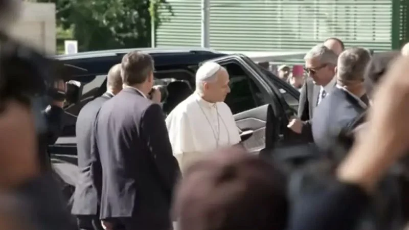 el-papa-llega-al-hospital