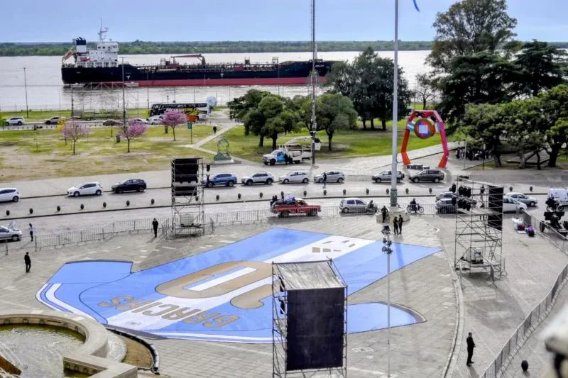 lionel_messi_monumento_a_la_bandera