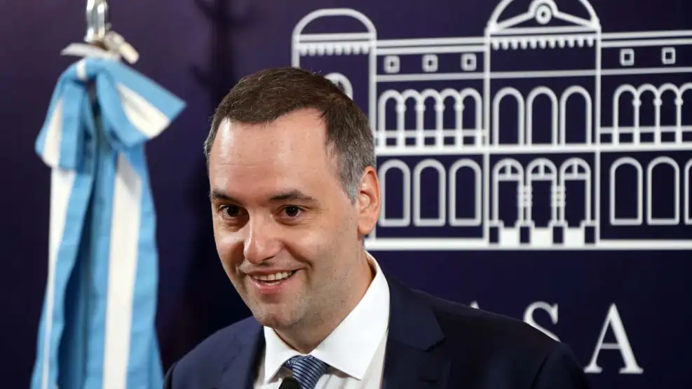 manuel-adorni-vocero-presidencial-en-conferencia-de-prensaq-1716951