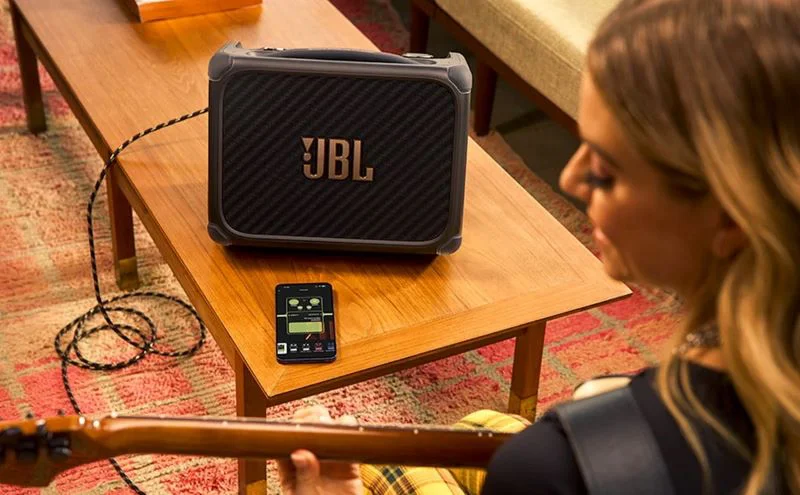 LS_JBL_Bandbox_Trio_Lifestyle
