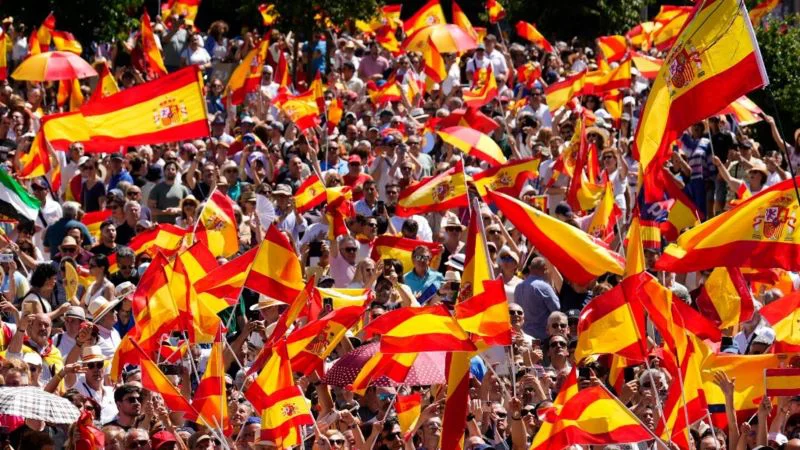 cientos-de-pedro-sanchez