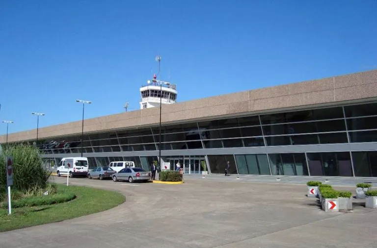 Aeropuerto-Internacional-Rosario-Argentina-1024x768-768x506
